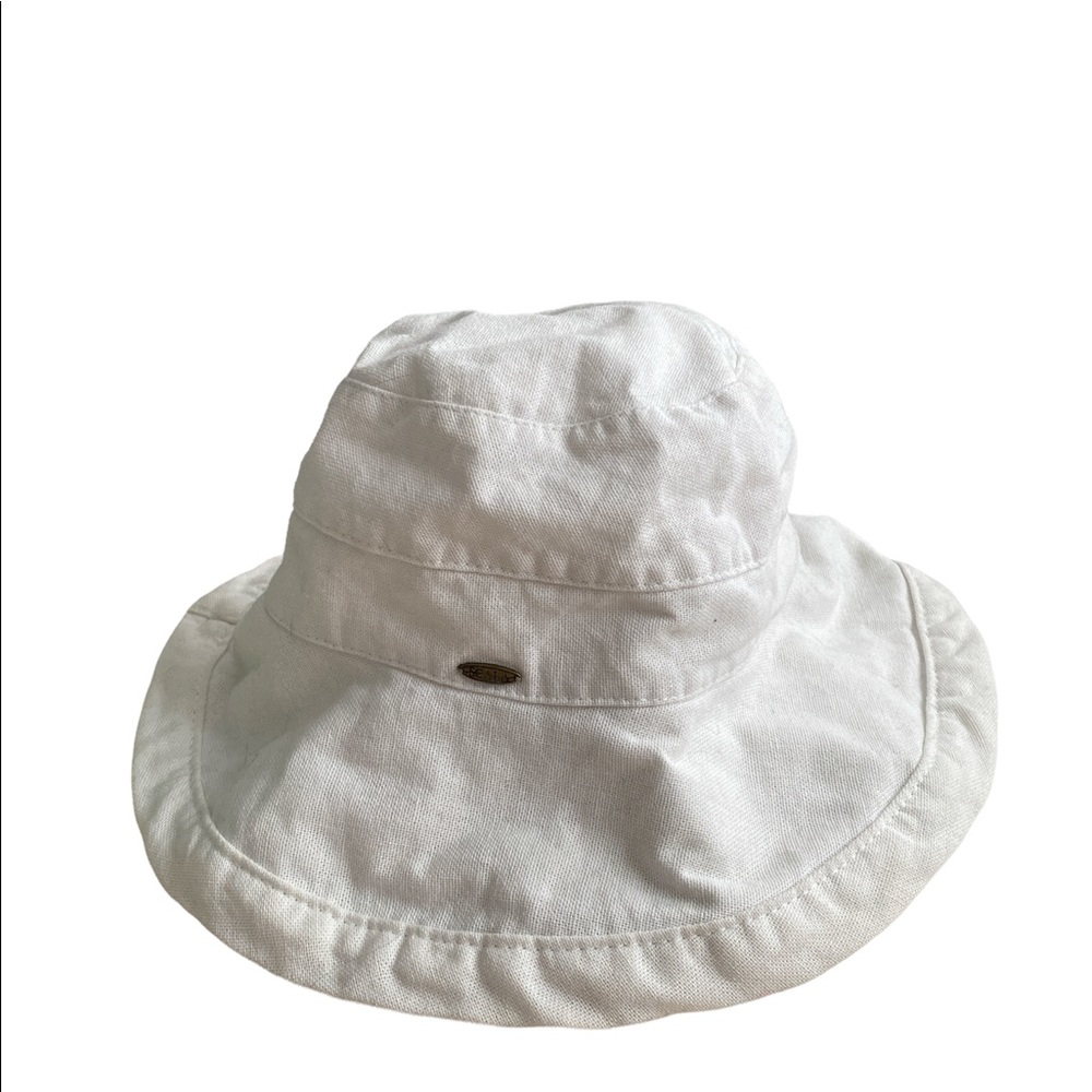 White bucket hat SCALA